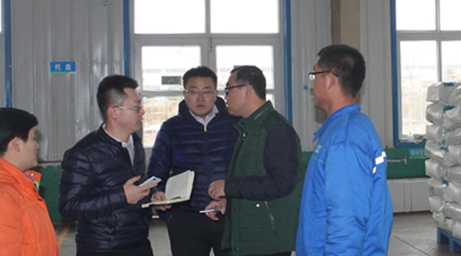 伊利原料奶事業(yè)部質量管理部對根源倉庫進行現(xiàn)場評估.png